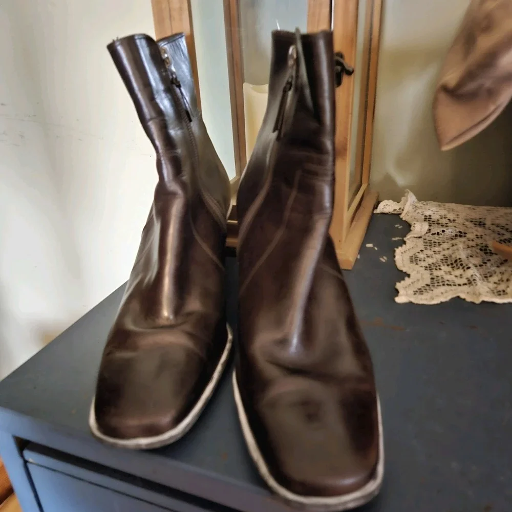 Cole Haan 9.5 B Boots 9½ B, 2053 Leather Heeled Narrow Country Brown  Zip Read
